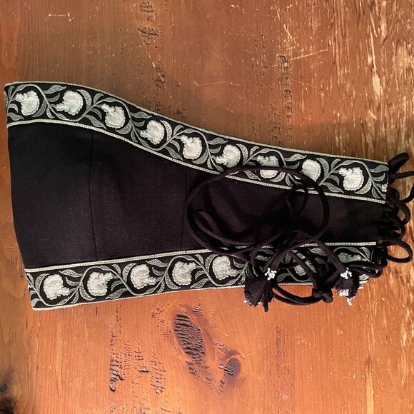 Rosewater House Carnation Embroidered Crop Top - Black & White - NWT - Picture 7 of 8